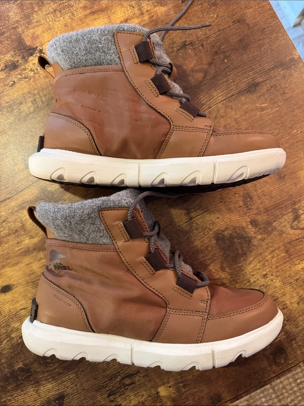 *Never Worn* Sorel Women’s Brown Boots with Gray Felt Collar and Lace-Up Closure